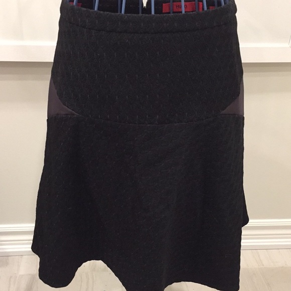 Hugo Boss skirt. - Picture 3 of 3